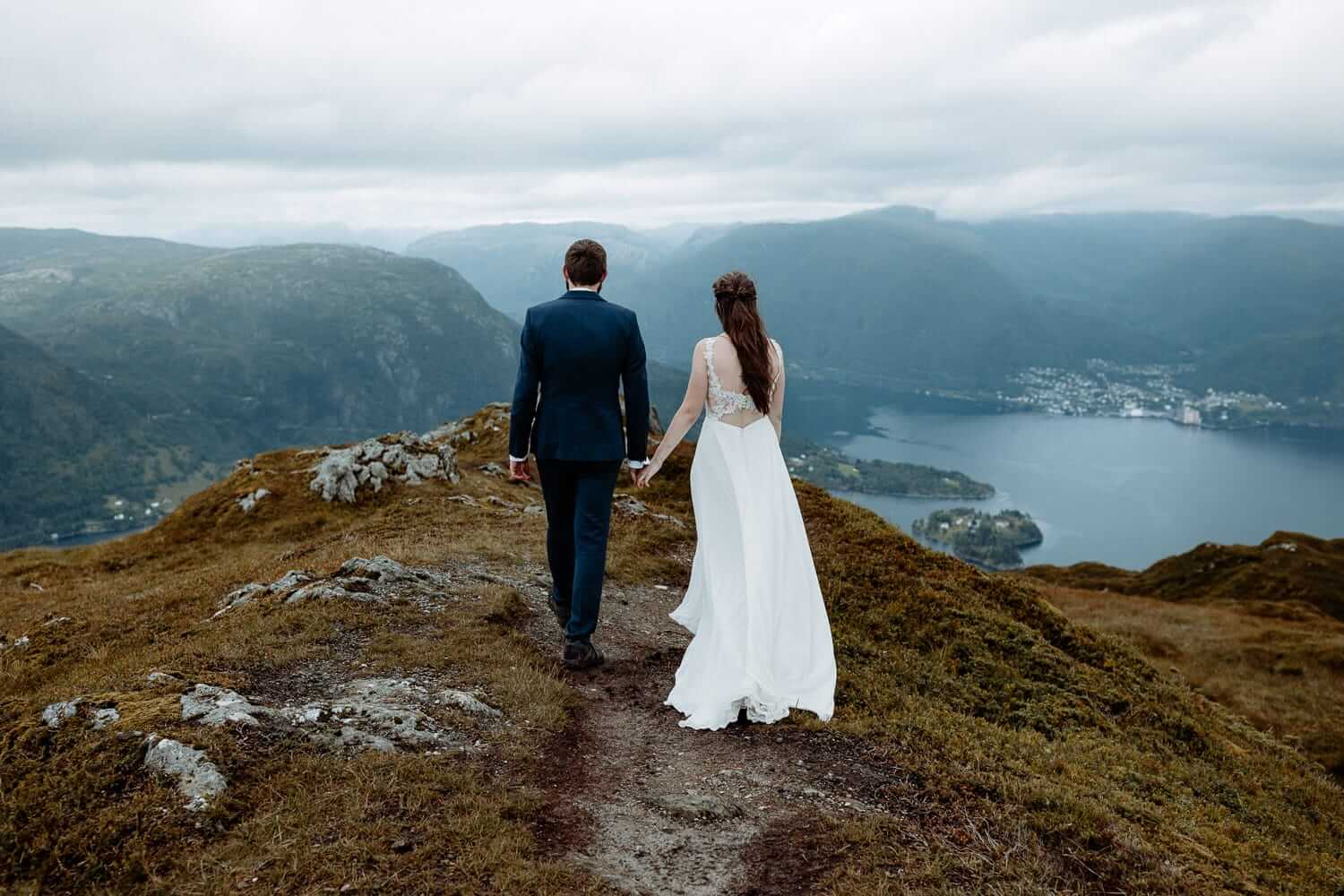 Créer une robe de mariée pour une aventure en Norvège