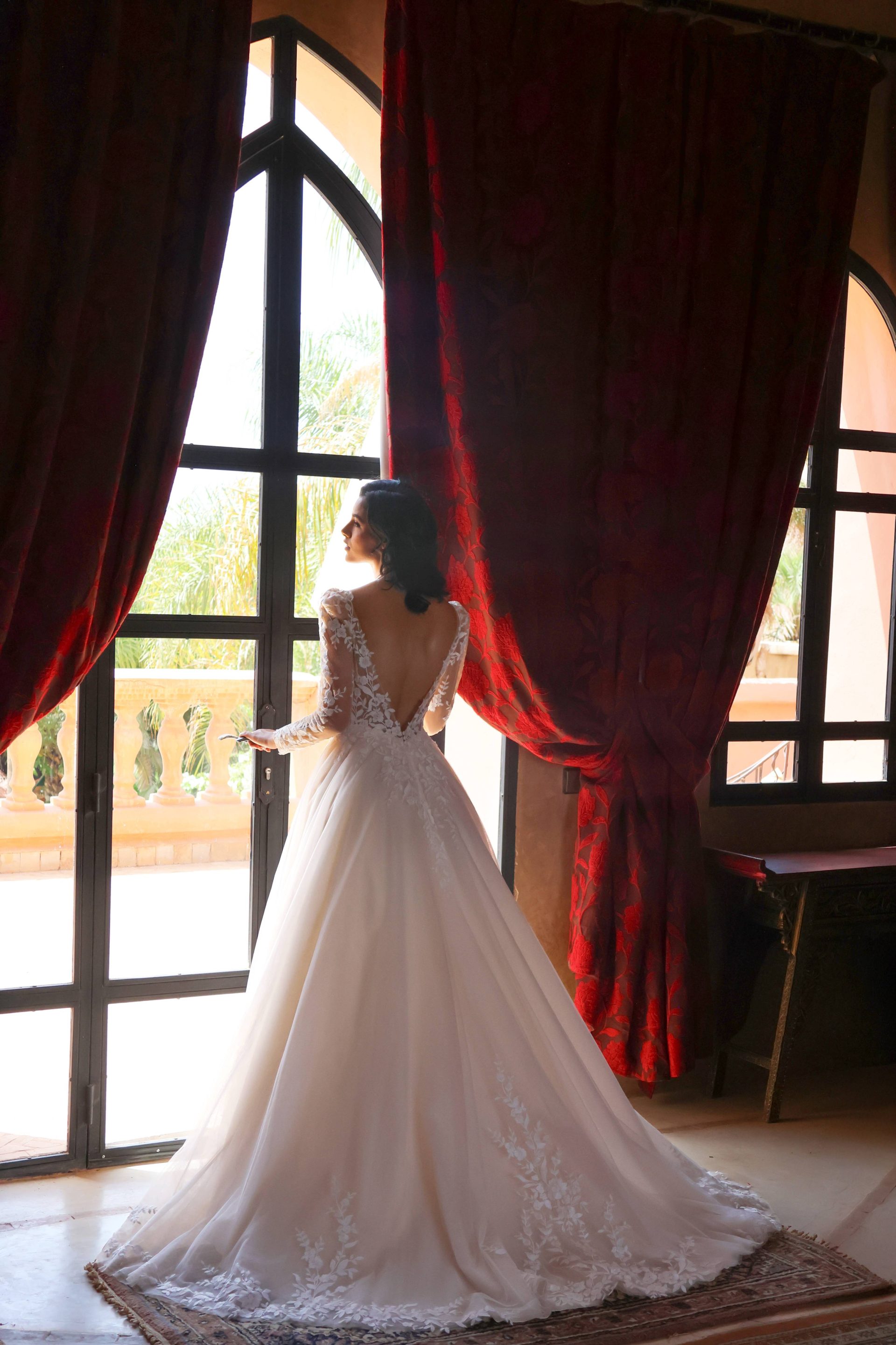 Robe princesse en dentelle & manches longues amovibles