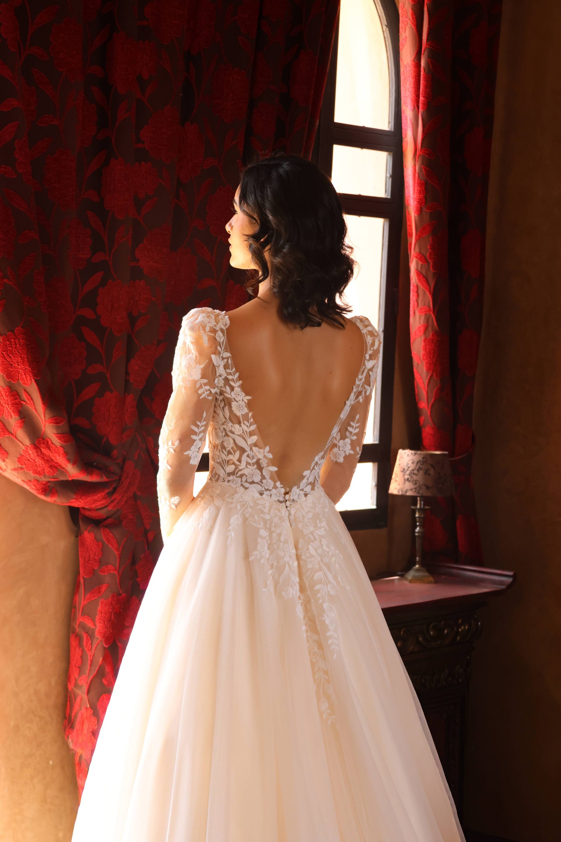 Robe princesse en dentelle & manches longues amovibles