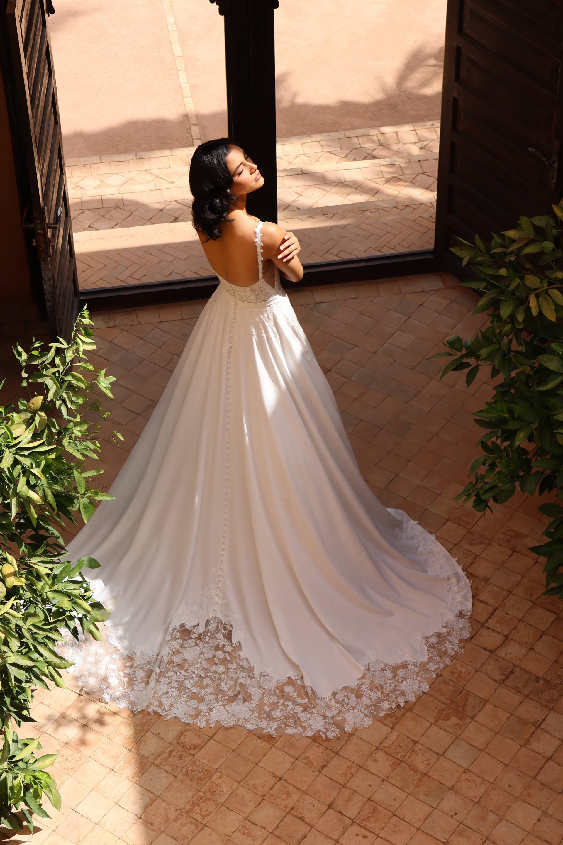 Robe de mariée Althéa – Élégance minimaliste et dentelle, Collection 2026