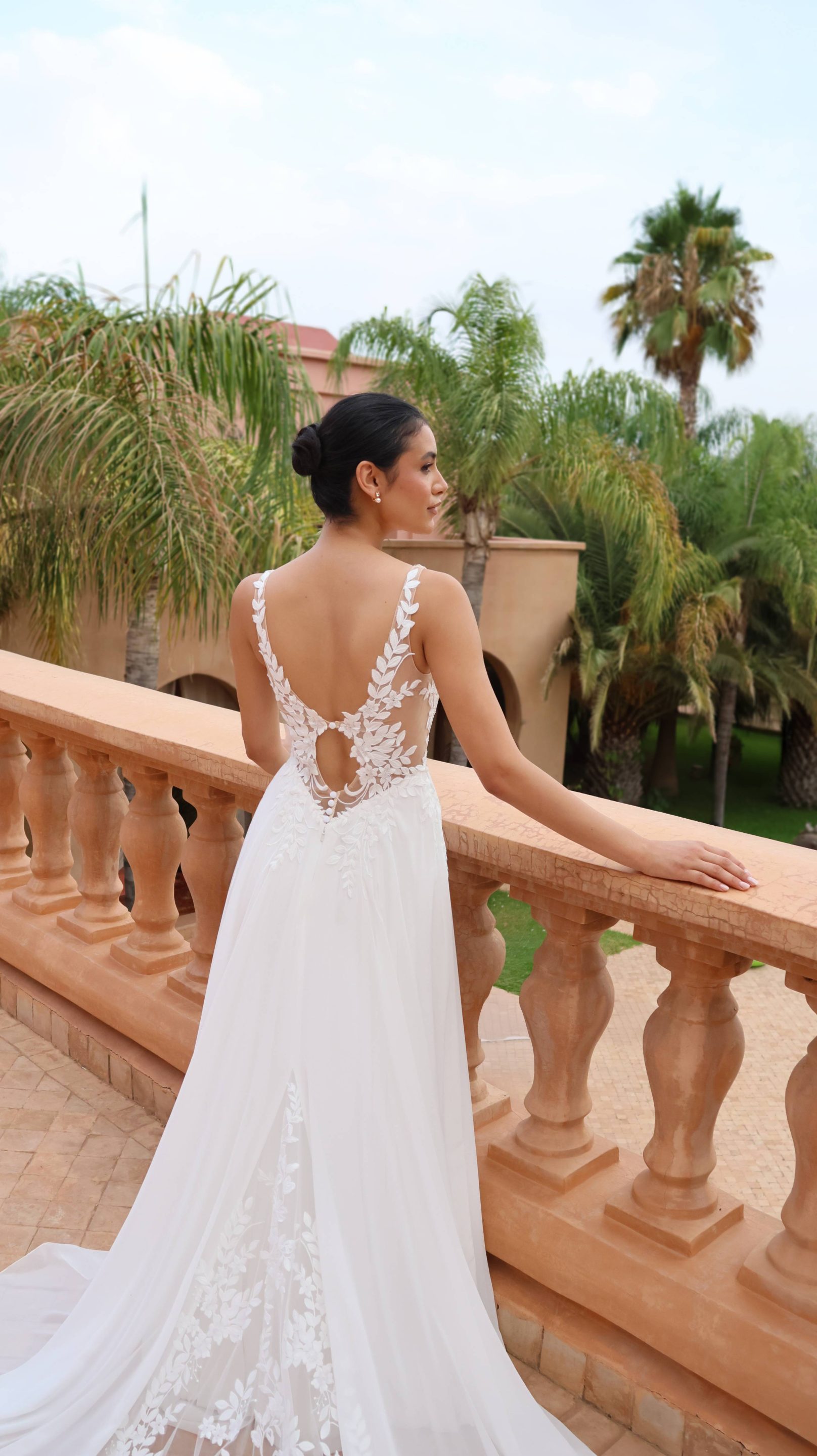 Robe de mariée bohème Florea avec jupe fluide en mousseline de soie et quille en dentelle