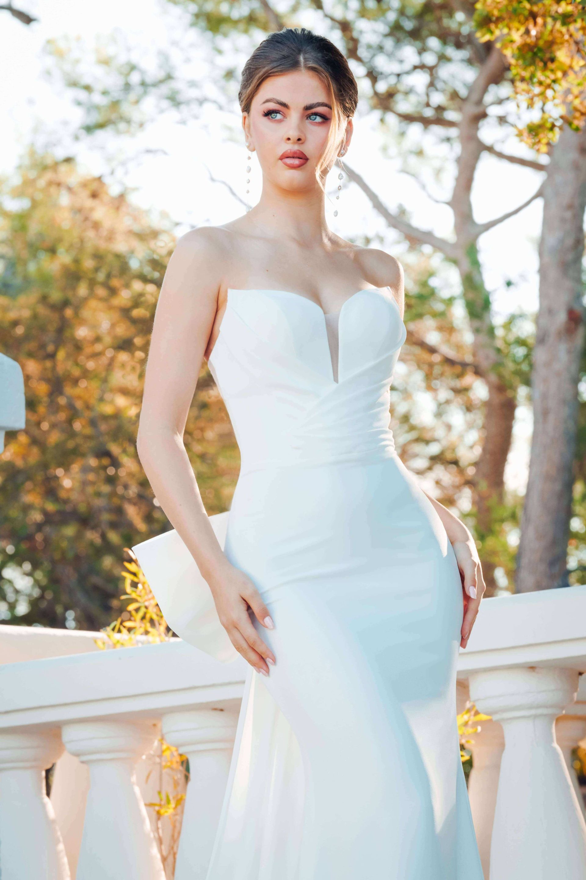 Robe de mariée bustier sirène Blanche Note en crêpe soyeux – décolleté droit et ligne élégante.