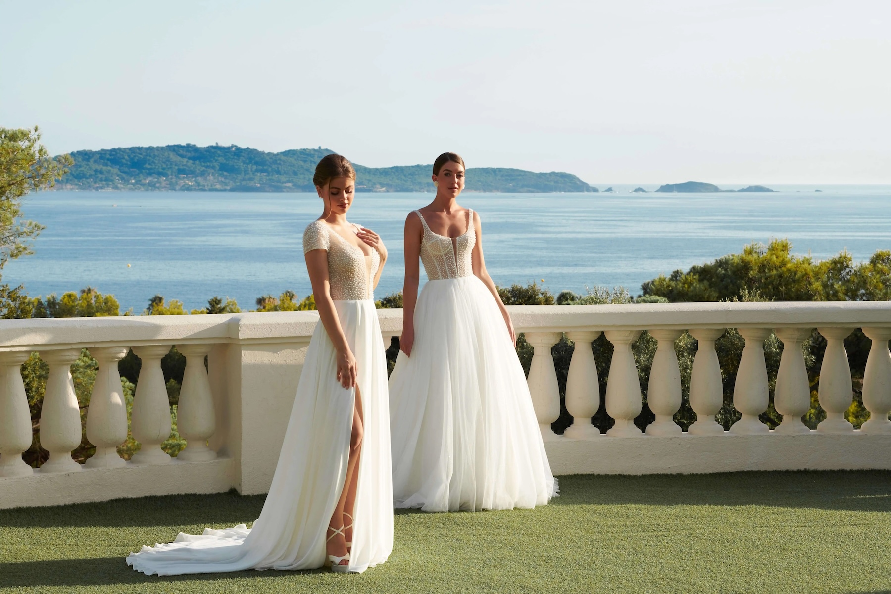Deux mariées en robe de mariée sur mesure à Toulouse – Mariée du Sud