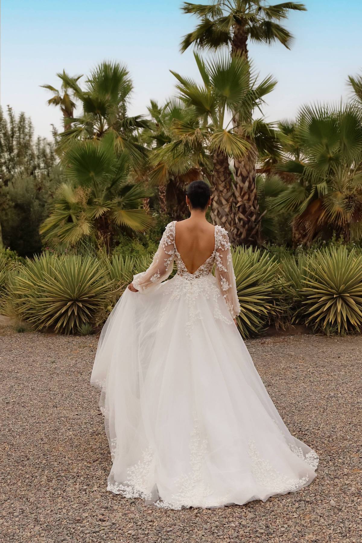 Dos nu en V de la robe de mariée couture en dentelle 3D, élégante et moderne