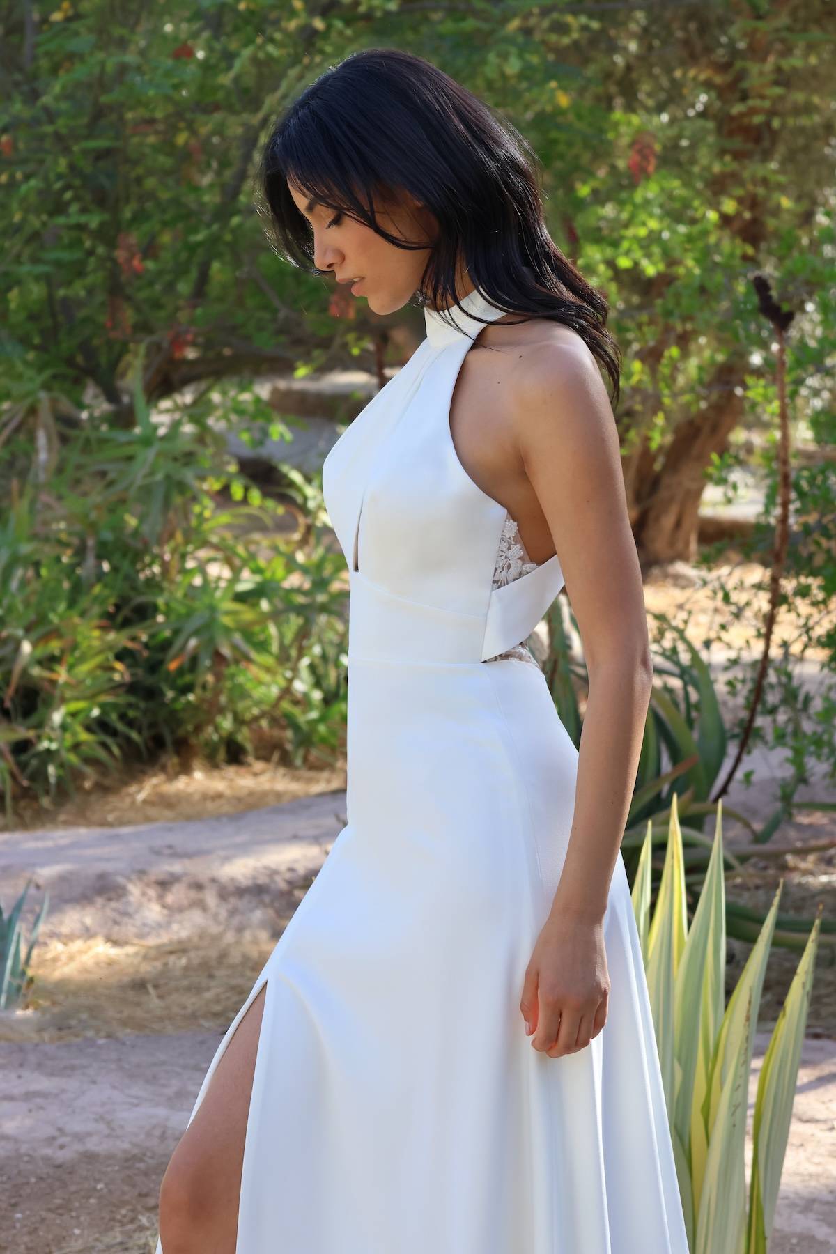 Col américain en crêpe de la robe de mariée Grâce, coupe sirène.