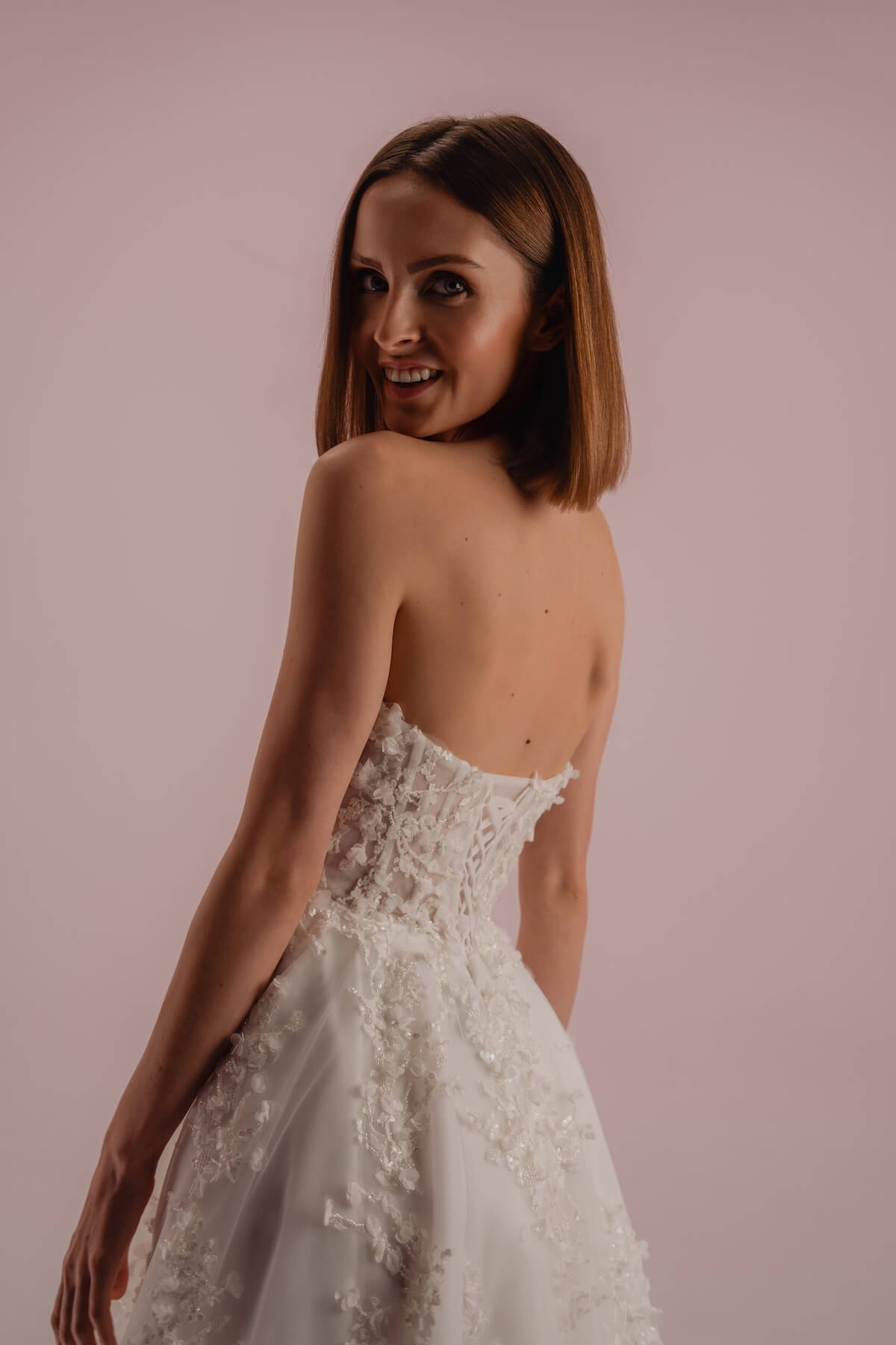 Dos de Monroe, robe de mariée civile courte en dentelle 3D avec laçage corseté