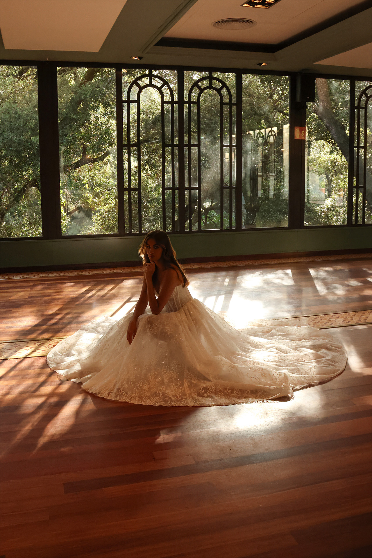 Robe de mariée princesse Arabelle avec voile, corset en dentelle et jupe volumineuse à Toulouse.