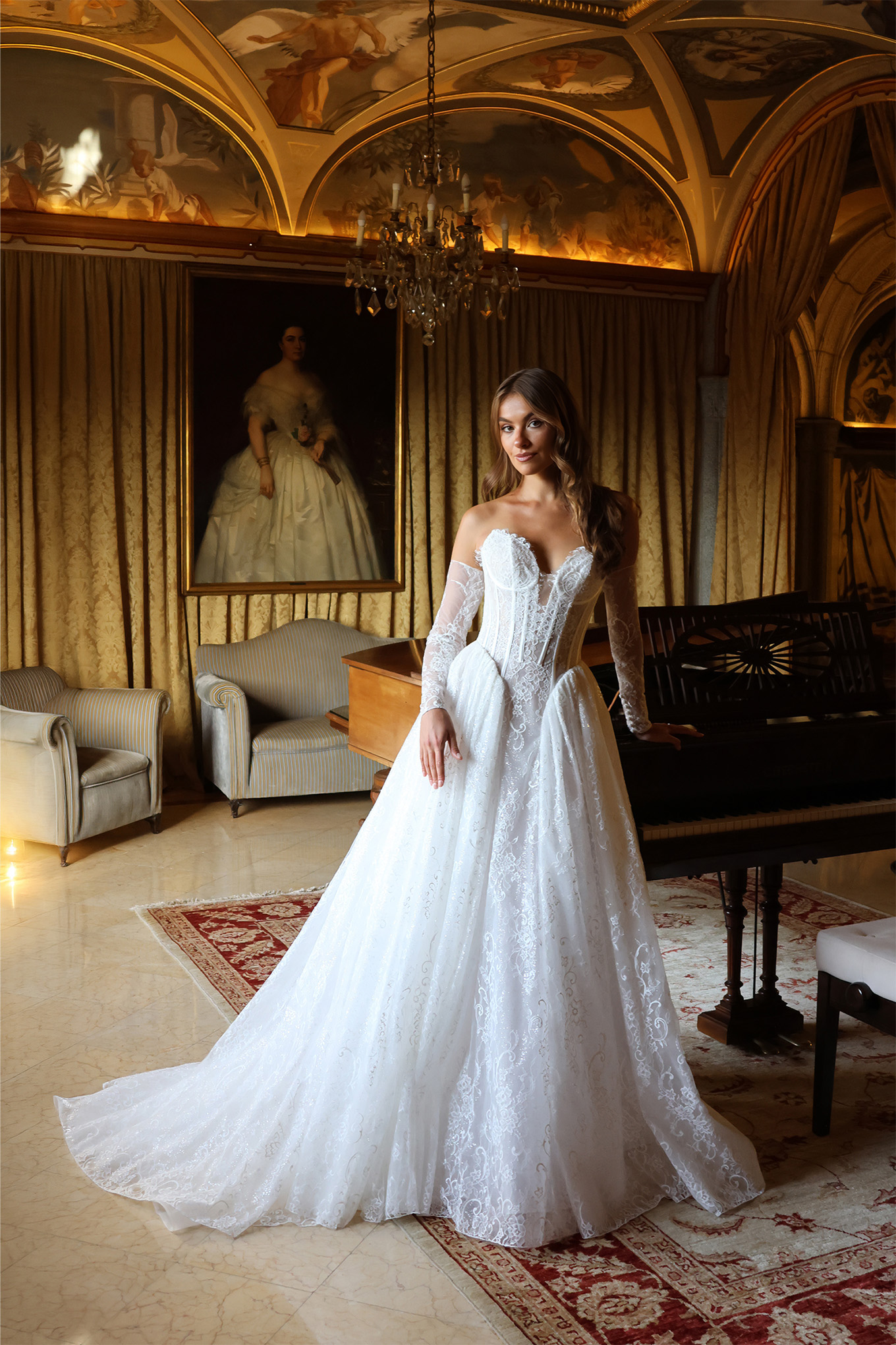 Robe de mariée Arabelle avec longue traîne et jupe princesse.