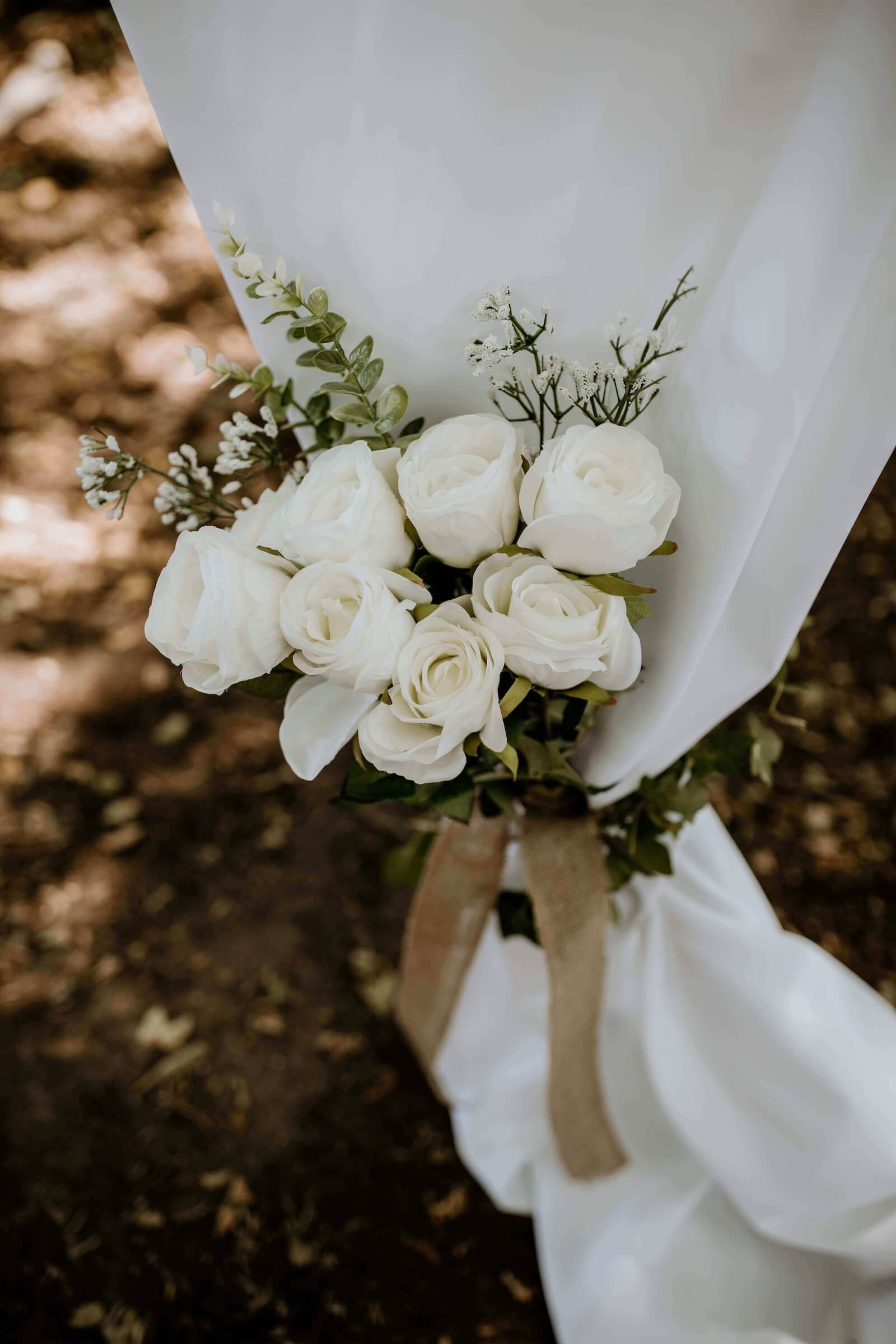 Détail floral mariage Sylvie. Robe de mariée sur mesure